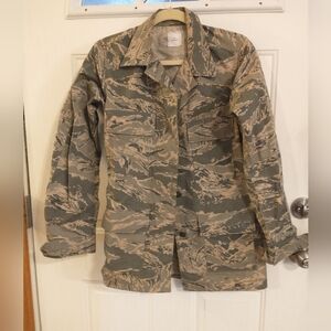 US Air Force Woman's Utility Coat Camo Pattern 50% Cotton 50% Nylon Size 6 Long